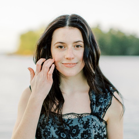 Caroline Jewell Headshot