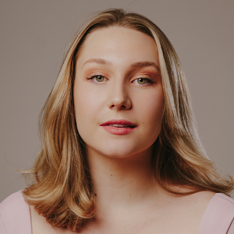 Jordan Roberston-Reid headshot: posing with off-white background