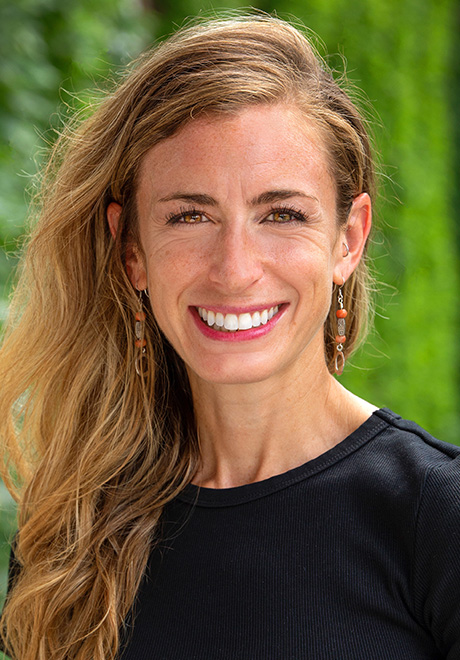 Katie Gardiner headshot, smiling