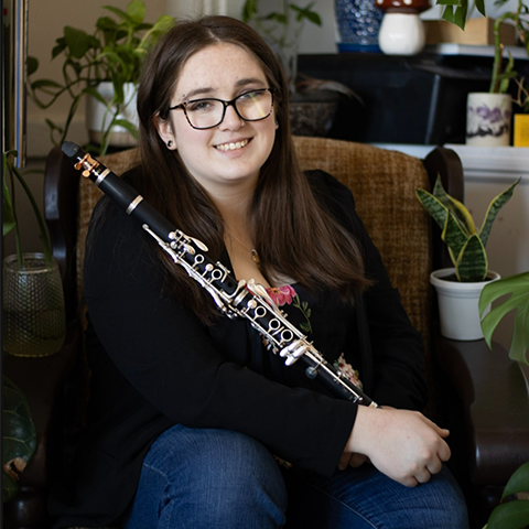Annika Pollock headshot: holding clarinet