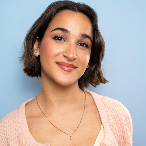 Rachel Alvarez-Robinson headshot